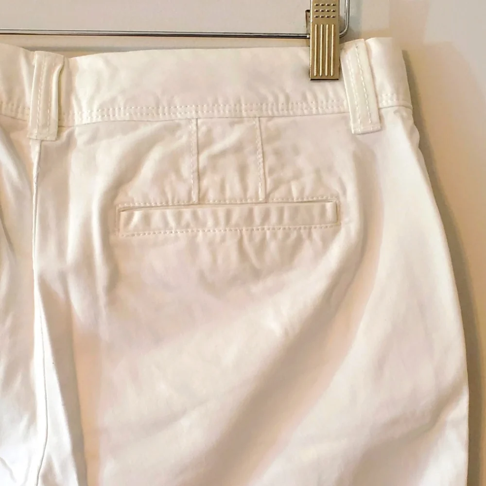 Old Navy Favorite Khakis Perfect Cropped Capri Pants White - Size 8